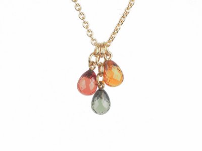 Goldkette mit bunten Safirtropfen