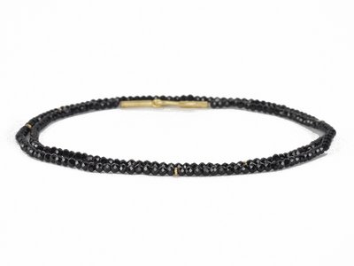 feine schwarze Spinellkettte mit Gelbgold