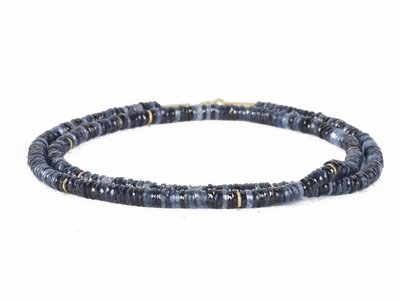 Kette aus funkelnden blauen Safirscheiben