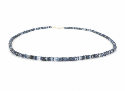 Kette aus funkelnden blauen Safirscheiben