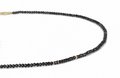 feine schwarze Spinellkettte mit Gelbgold